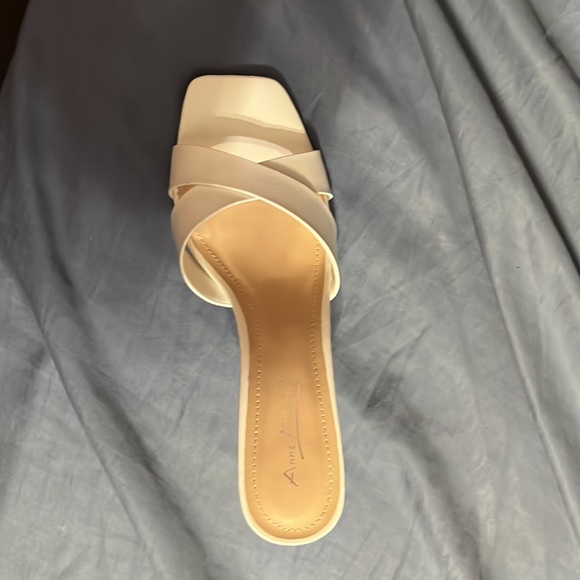 New, unworn heels with box included! Size 8 1/2! - Picture 2 of 5